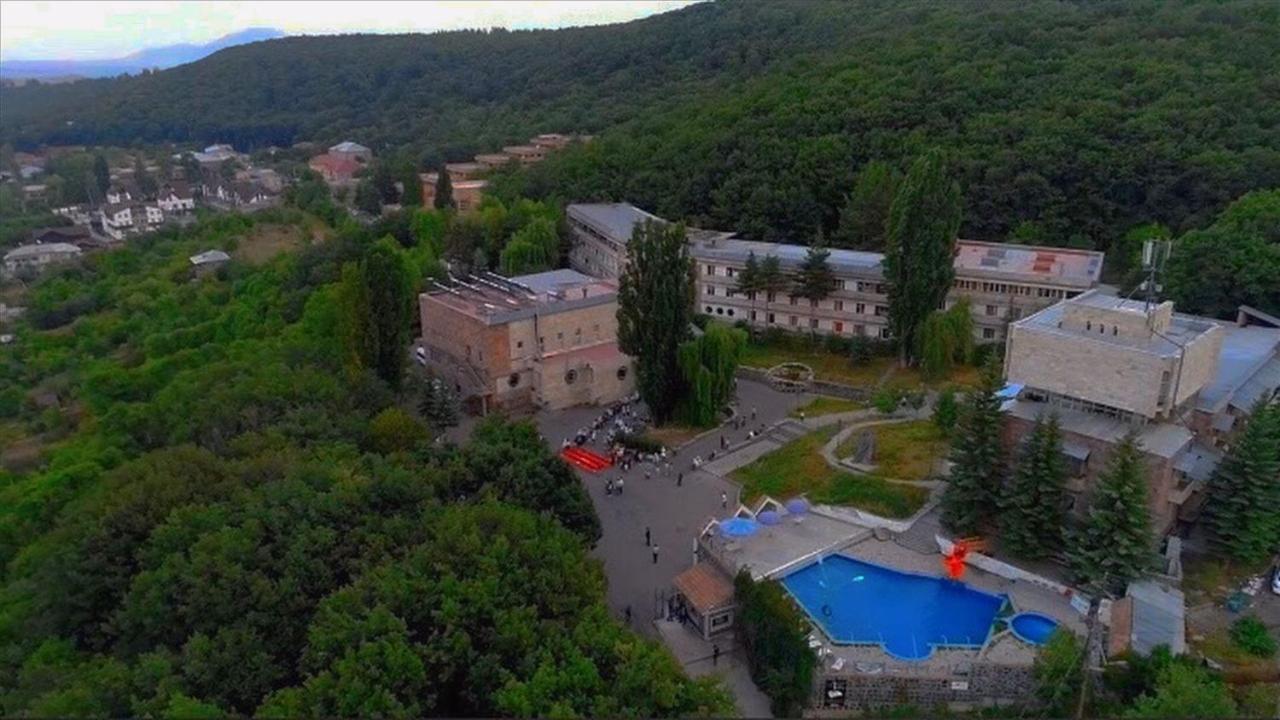 Дом Писателей Цахкадзора Hotel Ngoại thất bức ảnh