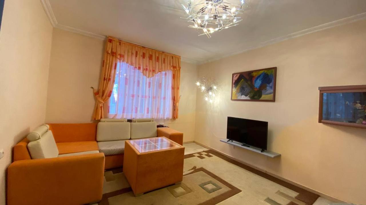 Дом Писателей Цахкадзора Hotel Ngoại thất bức ảnh