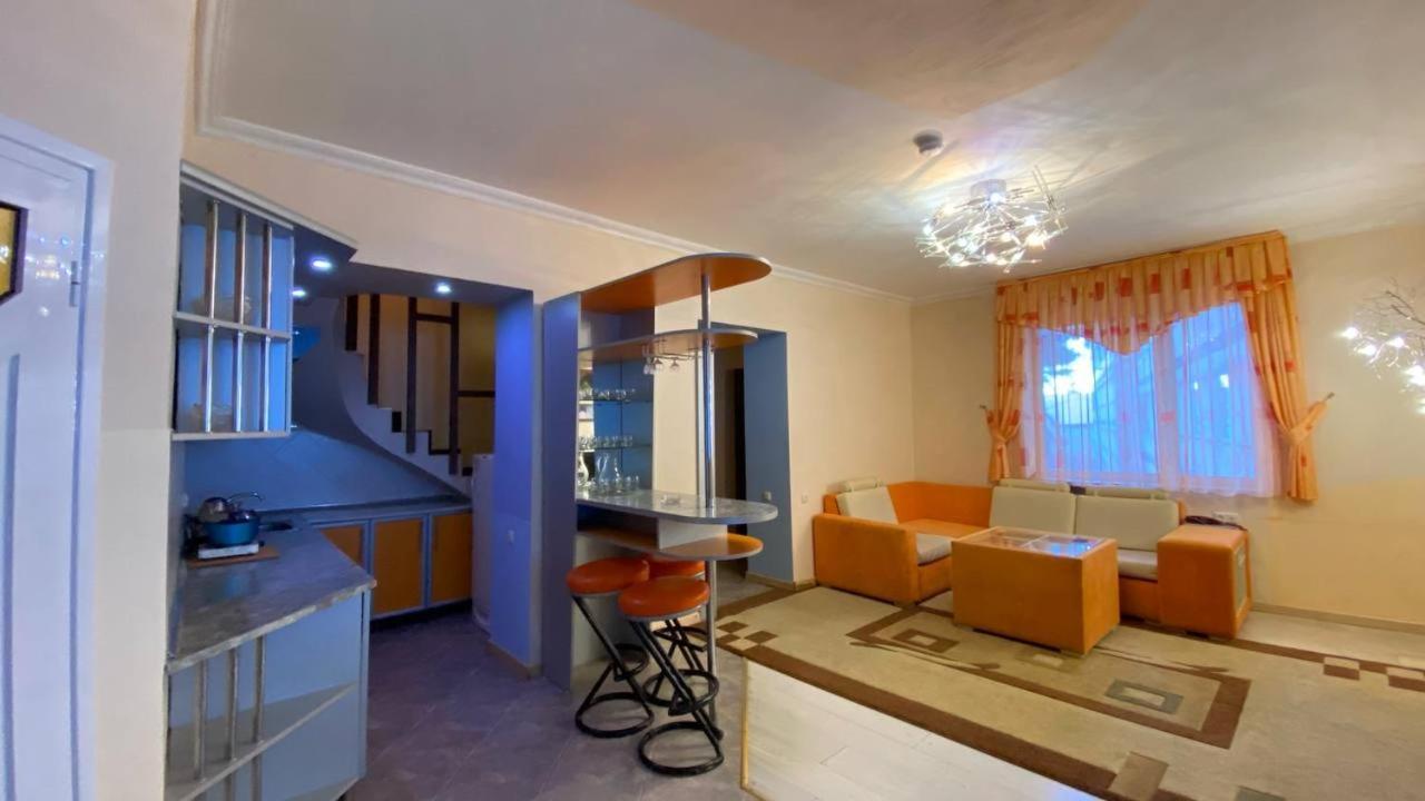 Дом Писателей Цахкадзора Hotel Ngoại thất bức ảnh