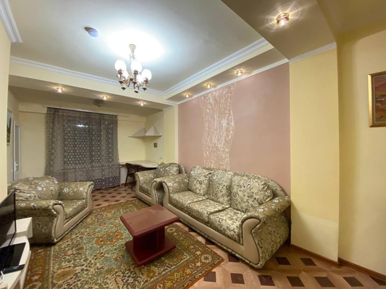 Дом Писателей Цахкадзора Hotel Ngoại thất bức ảnh