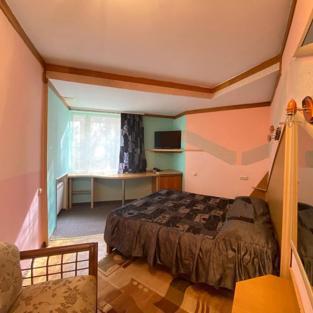 Дом Писателей Цахкадзора Hotel Ngoại thất bức ảnh