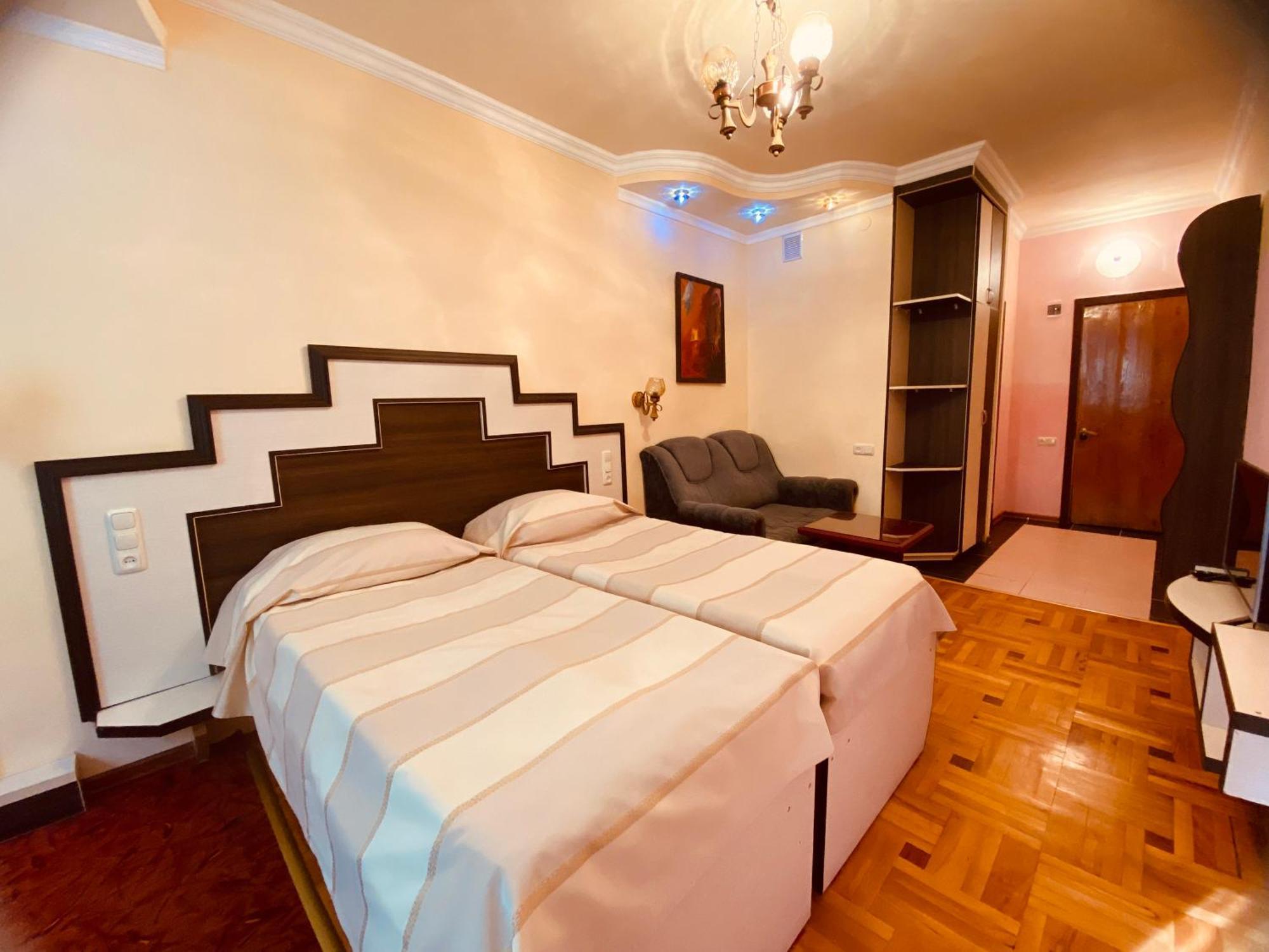 Дом Писателей Цахкадзора Hotel Ngoại thất bức ảnh