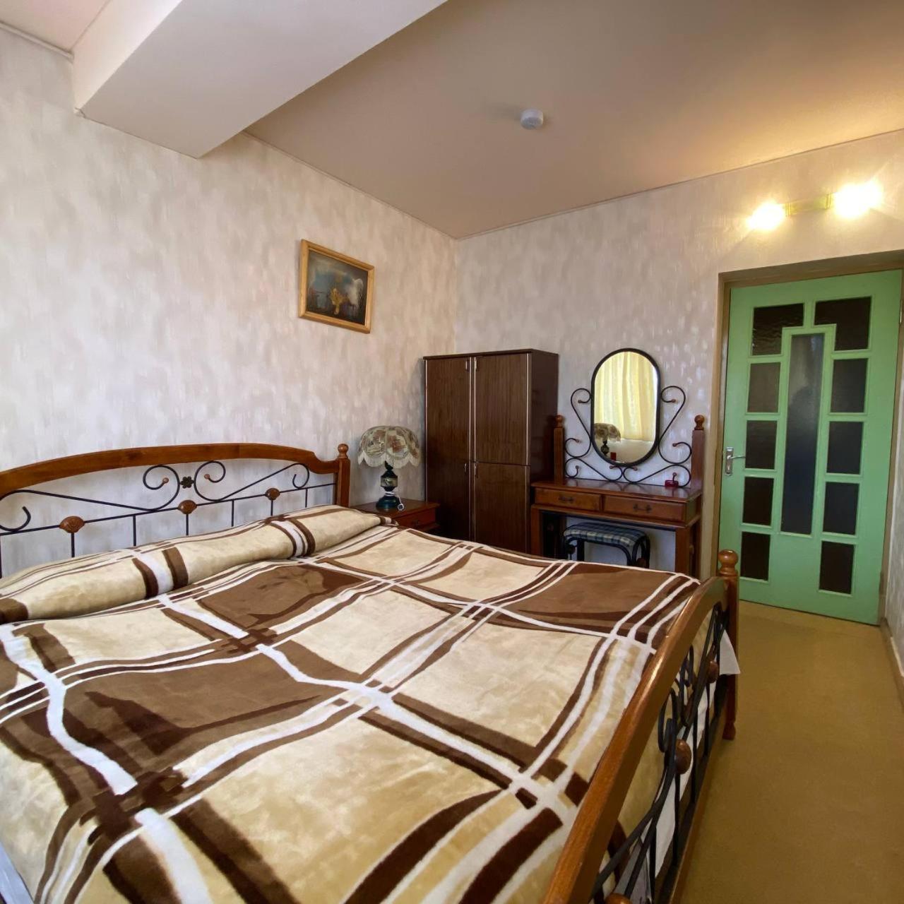 Дом Писателей Цахкадзора Hotel Ngoại thất bức ảnh