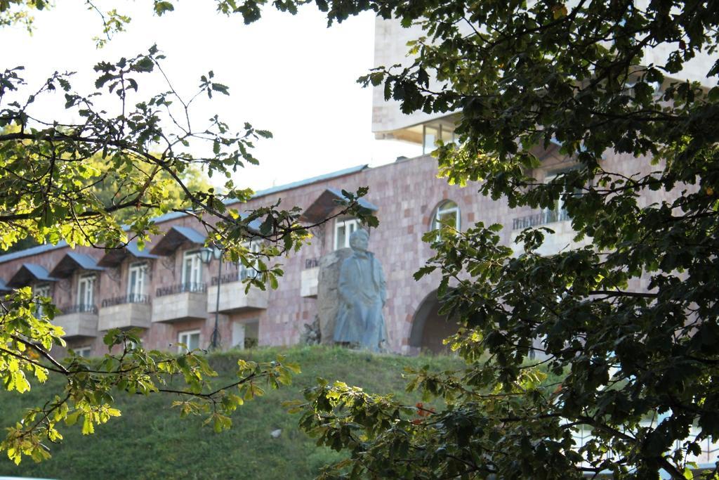 Дом Писателей Цахкадзора Hotel Ngoại thất bức ảnh